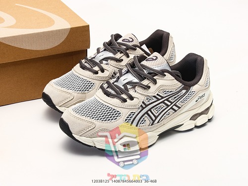 נעלי סניקרס ASICS בגוון קרם עם יחידת ג'ל חשופה בעקב 9