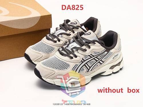 נעלי סניקרס ASICS בגוון קרם עם יחידת ג'ל חשופה בעקב 10