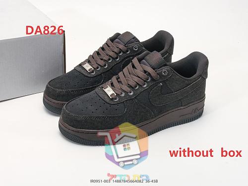 נעלי סניקרס Nike Air Force 1 שחורות עם סוליה חומה 2