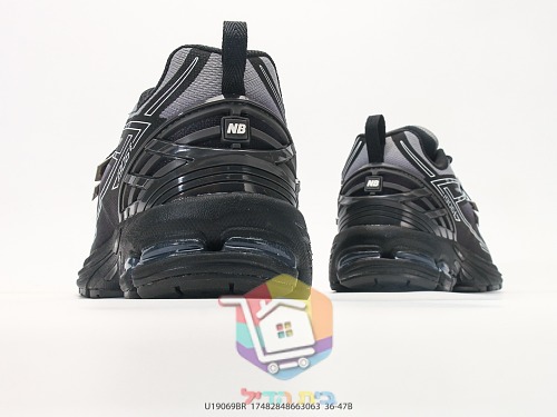 נעלי ריצה New Balance 1906R שחורות עם לוגו N כסוף 5
