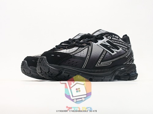 נעלי ריצה New Balance 1906R שחורות עם לוגו N כסוף 6