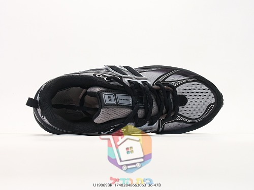 נעלי ריצה New Balance 1906R שחורות עם לוגו N כסוף 8