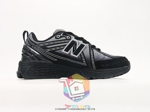 נעלי ריצה New Balance 1906R שחורות עם לוגו N כסוף 9