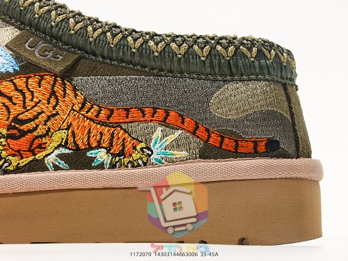 נעלי בית UGG עם רקמת נמר על בד קמופלאז' 12
