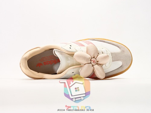 נעלי סניקרס adidas Samba ו-Superstar בהדפס Hello Kitty 30