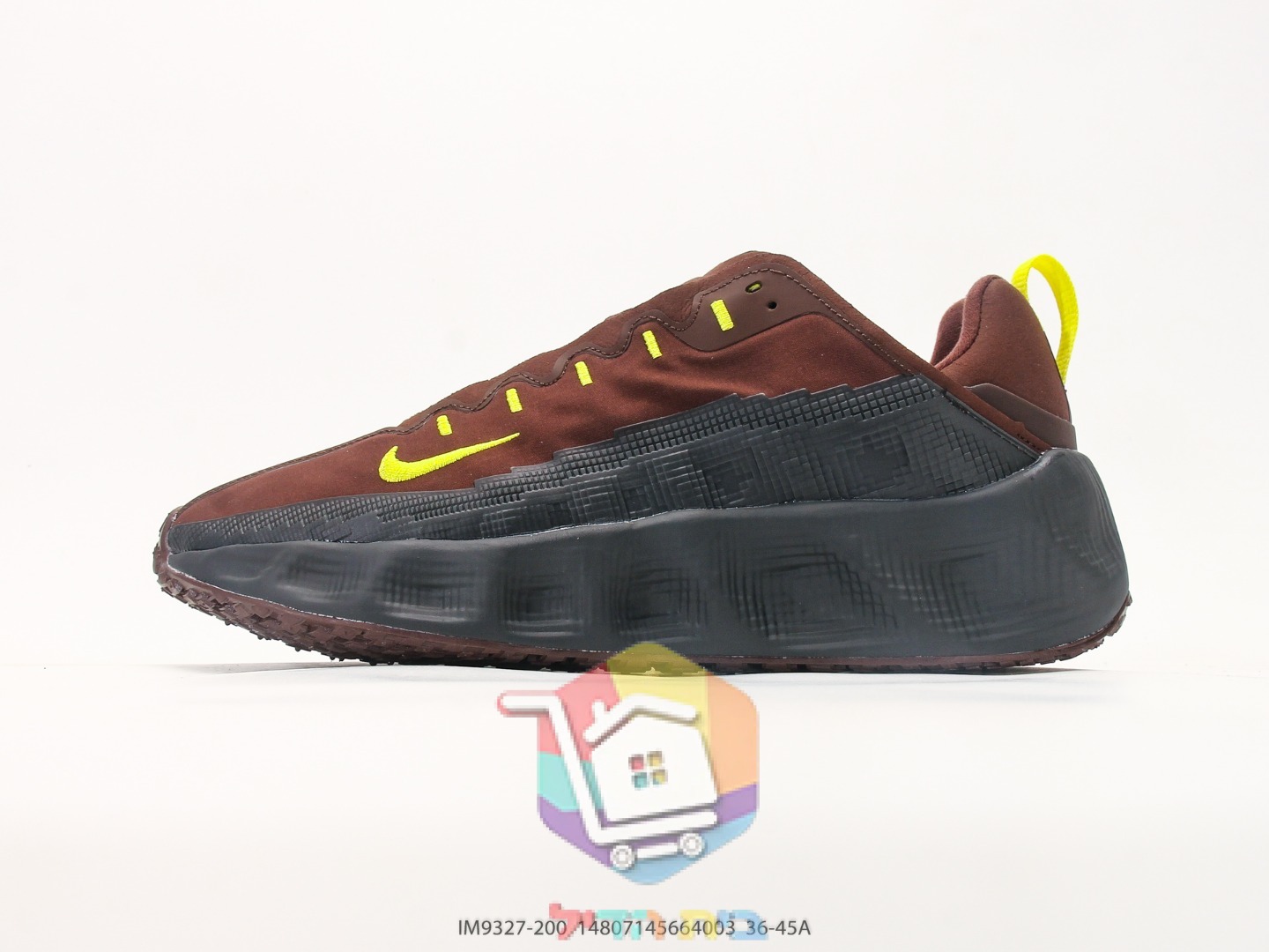 נעלי ספורט Nike חום שוקולד עם סווש ניאון