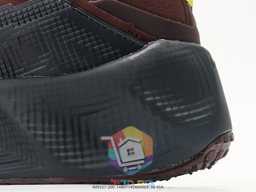 נעלי ספורט Nike חום שוקולד עם סווש ניאון 2