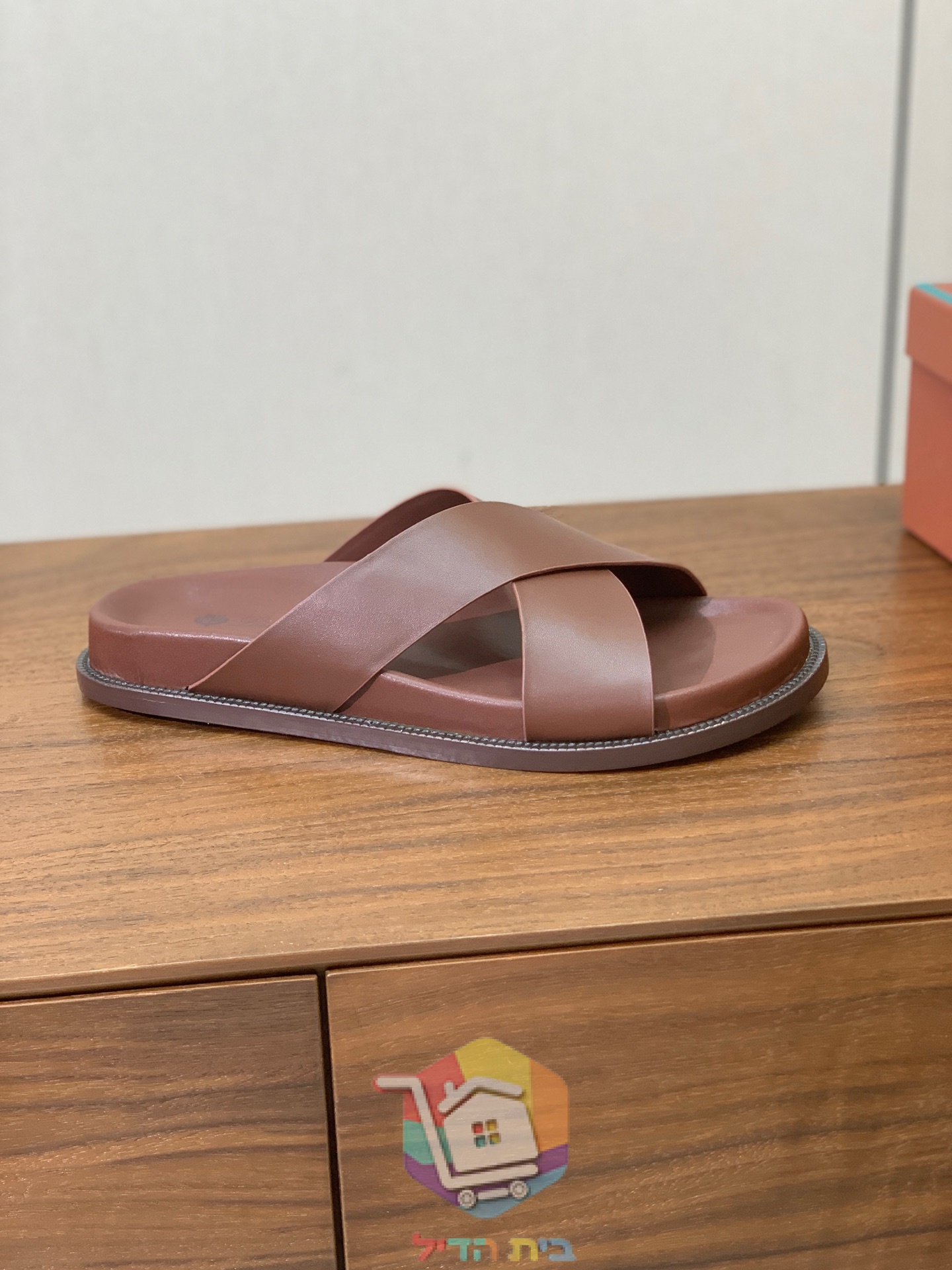 כפכפי עור Loro Piana Summer Walk ברצועות מוצלבות