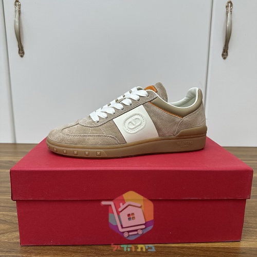 נעלי סניקרס VALENTINO עם לוגו מובלט בצד 4