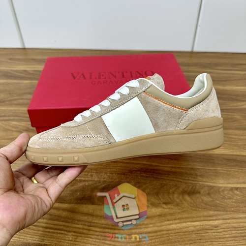נעלי סניקרס VALENTINO עם לוגו מובלט בצד 5