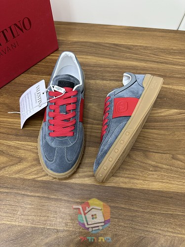 נעלי סניקרס VALENTINO עם לוגו מובלט בצד 15