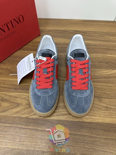 נעלי סניקרס VALENTINO עם לוגו מובלט בצד 16