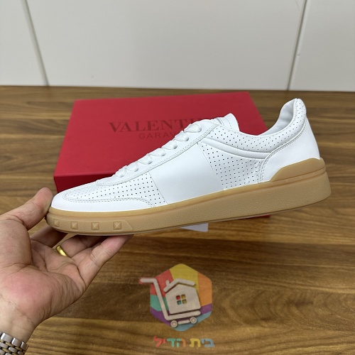 נעלי סניקרס VALENTINO עם לוגו מובלט בצד 21