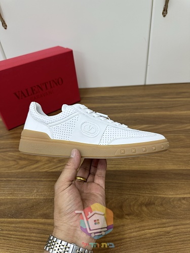 נעלי סניקרס VALENTINO עם לוגו מובלט בצד 22