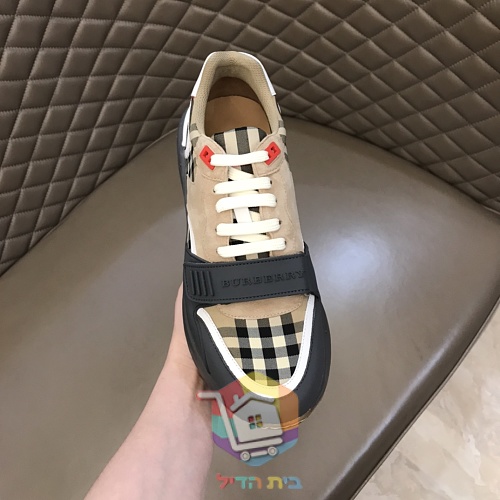 נעלי סניקרס BURBERRY בדוגמת משבצות 3