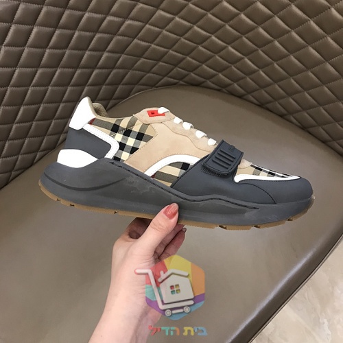 נעלי סניקרס BURBERRY בדוגמת משבצות 4