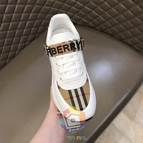 נעלי סניקרס BURBERRY בדוגמת משבצות 11
