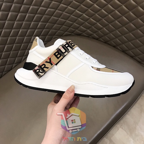 נעלי סניקרס BURBERRY בדוגמת משבצות 12