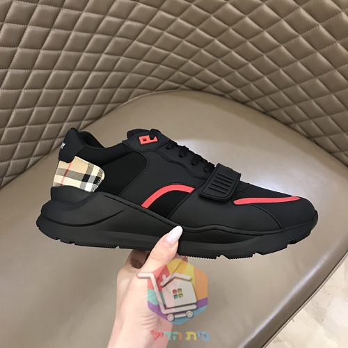 נעלי סניקרס BURBERRY בדוגמת משבצות 20