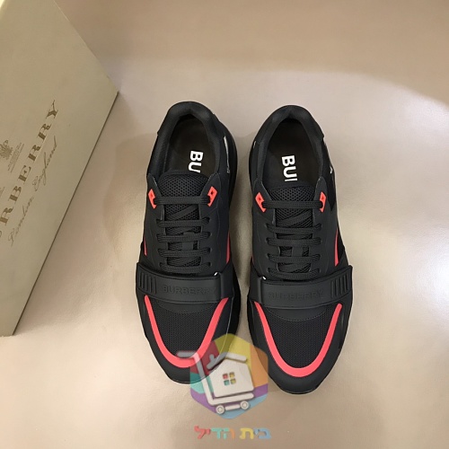 נעלי סניקרס BURBERRY בדוגמת משבצות 24