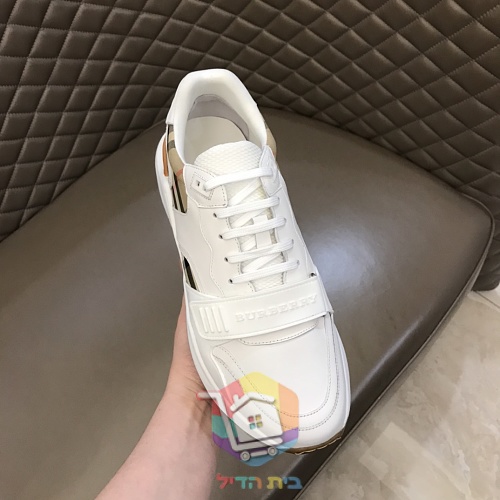 נעלי סניקרס BURBERRY בדוגמת משבצות 27