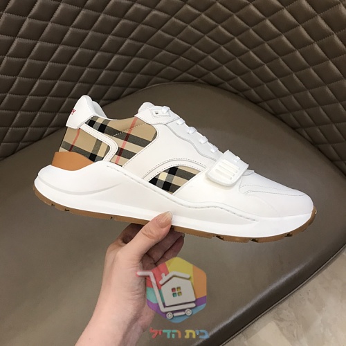 נעלי סניקרס BURBERRY בדוגמת משבצות 28