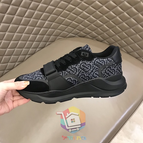 נעלי סניקרס BURBERRY בדוגמת משבצות 42