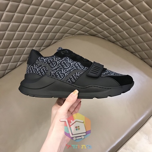 נעלי סניקרס BURBERRY בדוגמת משבצות 44