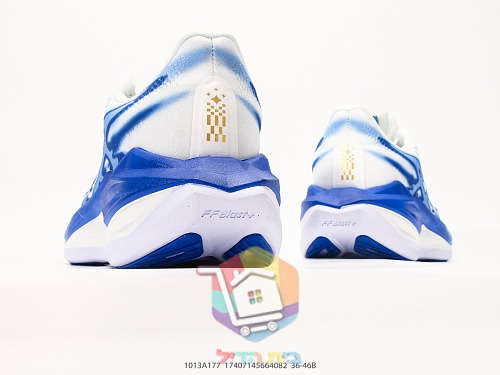 נעלי ריצה ASICS בהדפס כחול מרוסס 3