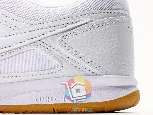נעלי סניקרס Nike לבנות עם סוליה בגוון קרמל 3