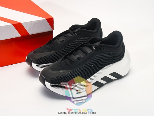 נעלי ריצה adidas מבד סרוג 12