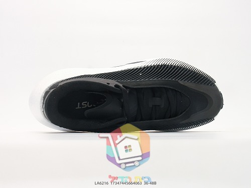 נעלי ריצה adidas מבד סרוג 18
