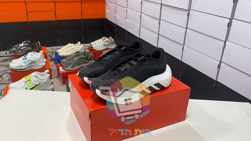 נעלי ריצה adidas מבד סרוג 21