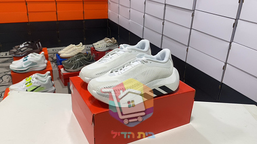 נעלי ריצה adidas מבד סרוג 31