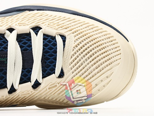 נעלי טניס ASICS בגוון קרם וכחול כהה 2