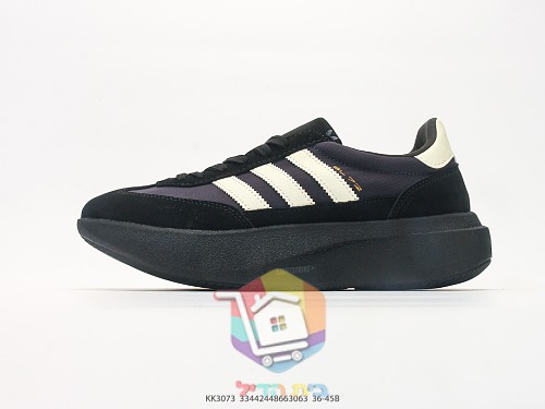 נעלי סניקרס adidas עם שלושה פסים 10
