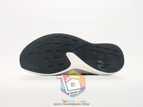 נעלי סניקרס adidas עם שלושה פסים 25
