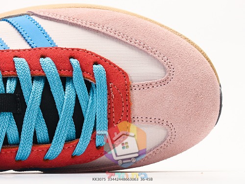 נעלי סניקרס adidas עם שלושה פסים 31