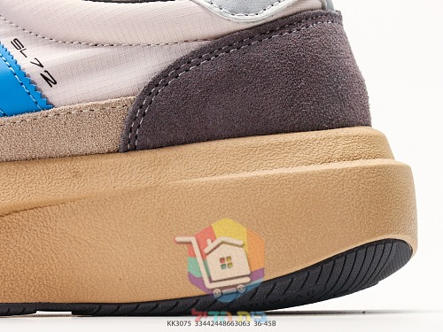 נעלי סניקרס adidas עם שלושה פסים 32