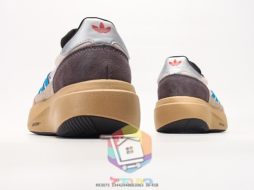 נעלי סניקרס adidas עם שלושה פסים 33