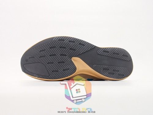 נעלי סניקרס adidas עם שלושה פסים 35