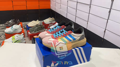 נעלי סניקרס adidas עם שלושה פסים 39