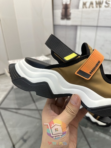 סנדלי DSQUARED2 עם שלוש רצועות מתכווננות 2