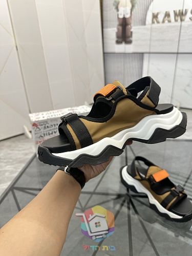 סנדלי DSQUARED2 עם שלוש רצועות מתכווננות 4