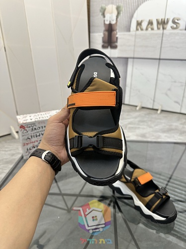 סנדלי DSQUARED2 עם שלוש רצועות מתכווננות 5