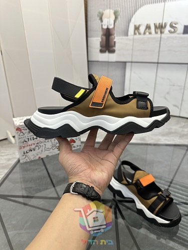 סנדלי DSQUARED2 עם שלוש רצועות מתכווננות 6