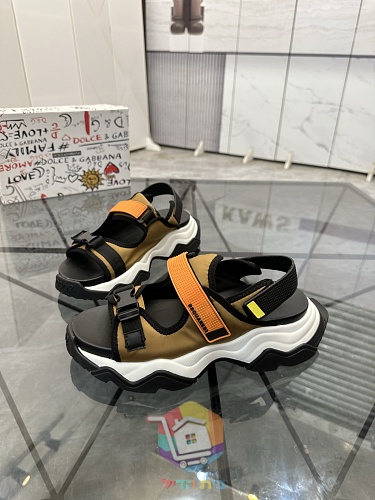 סנדלי DSQUARED2 עם שלוש רצועות מתכווננות 8