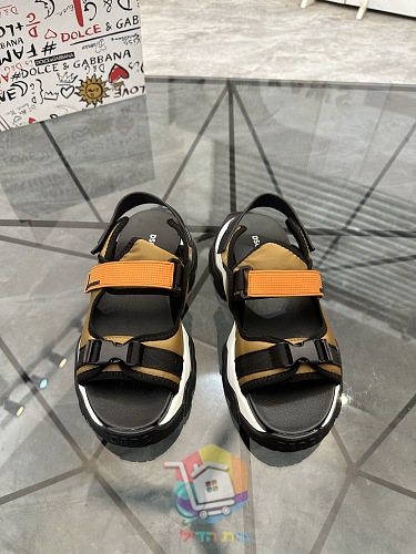 סנדלי DSQUARED2 עם שלוש רצועות מתכווננות 9