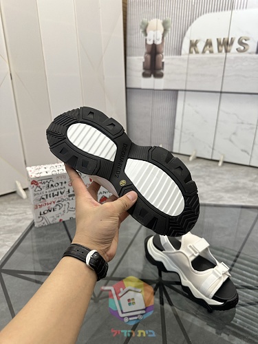 סנדלי DSQUARED2 עם שלוש רצועות מתכווננות 21