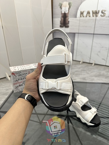 סנדלי DSQUARED2 עם שלוש רצועות מתכווננות 25